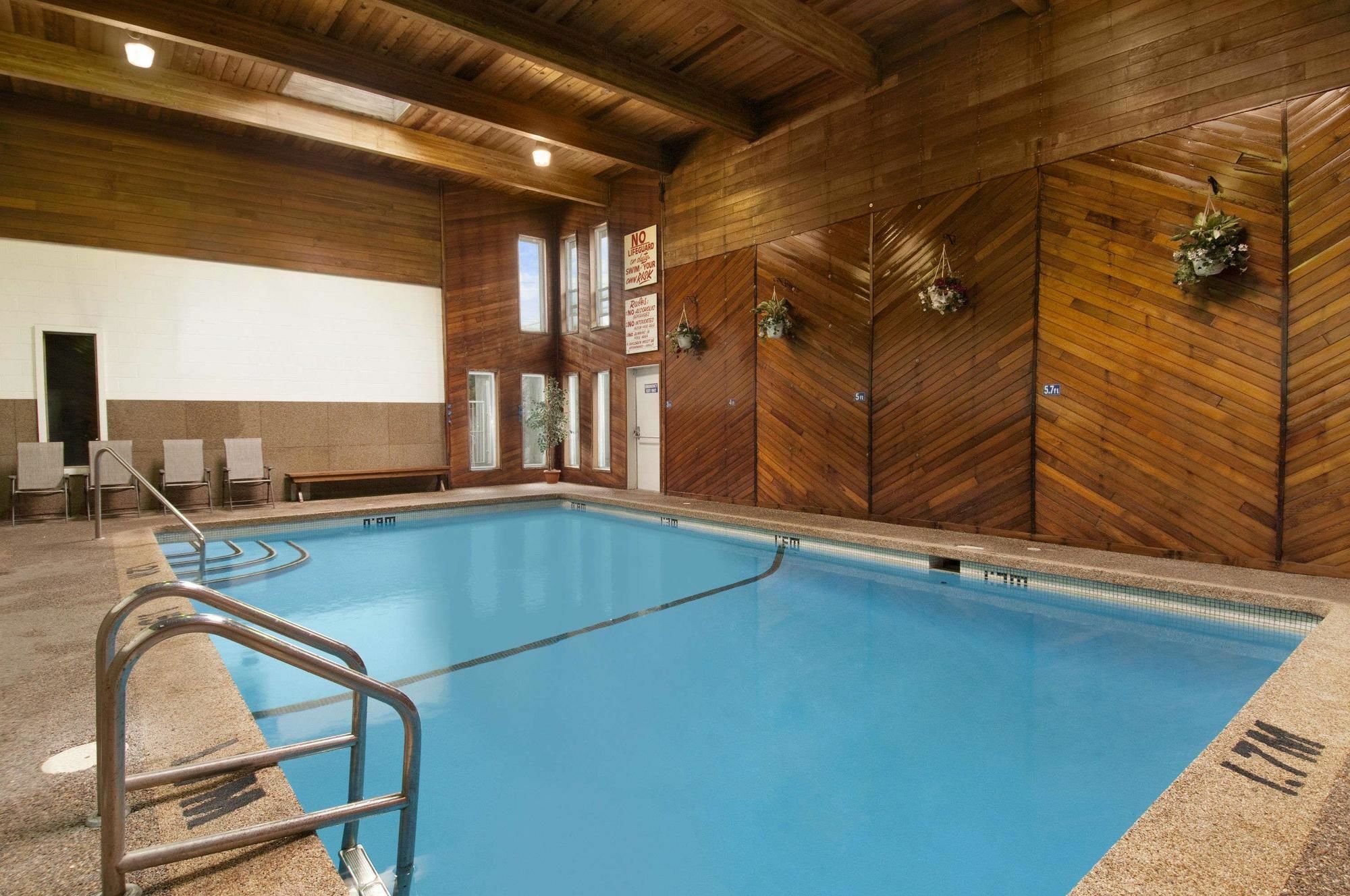 Travelodge By Wyndham Quesnel Bc Esterno foto
